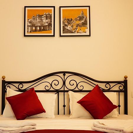Rising Shemesh Home Stay Udaipur Exteriör bild