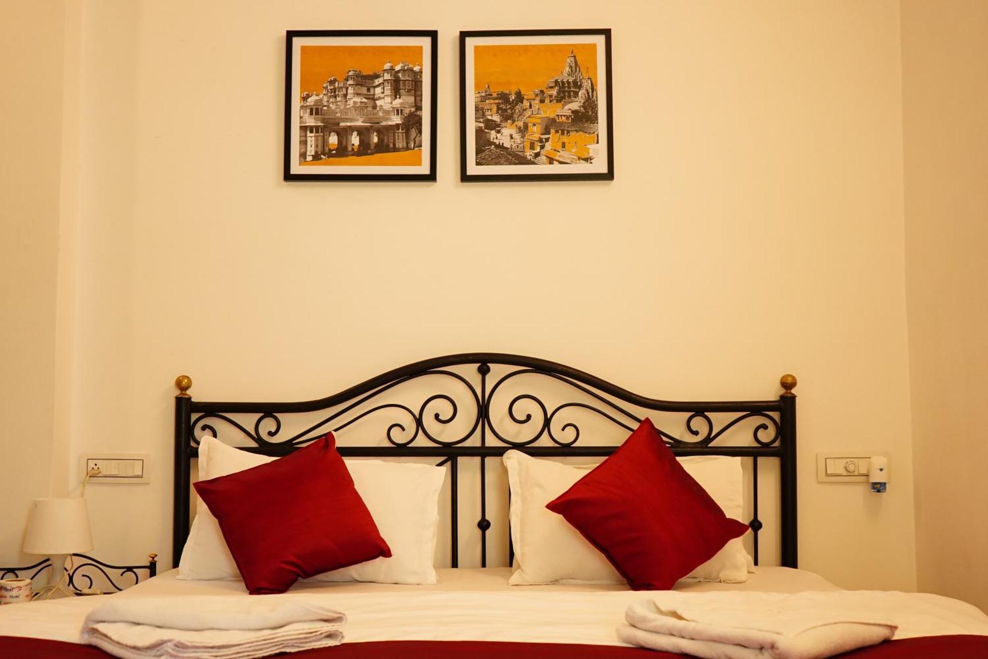 Rising Shemesh Home Stay Udaipur Exteriör bild