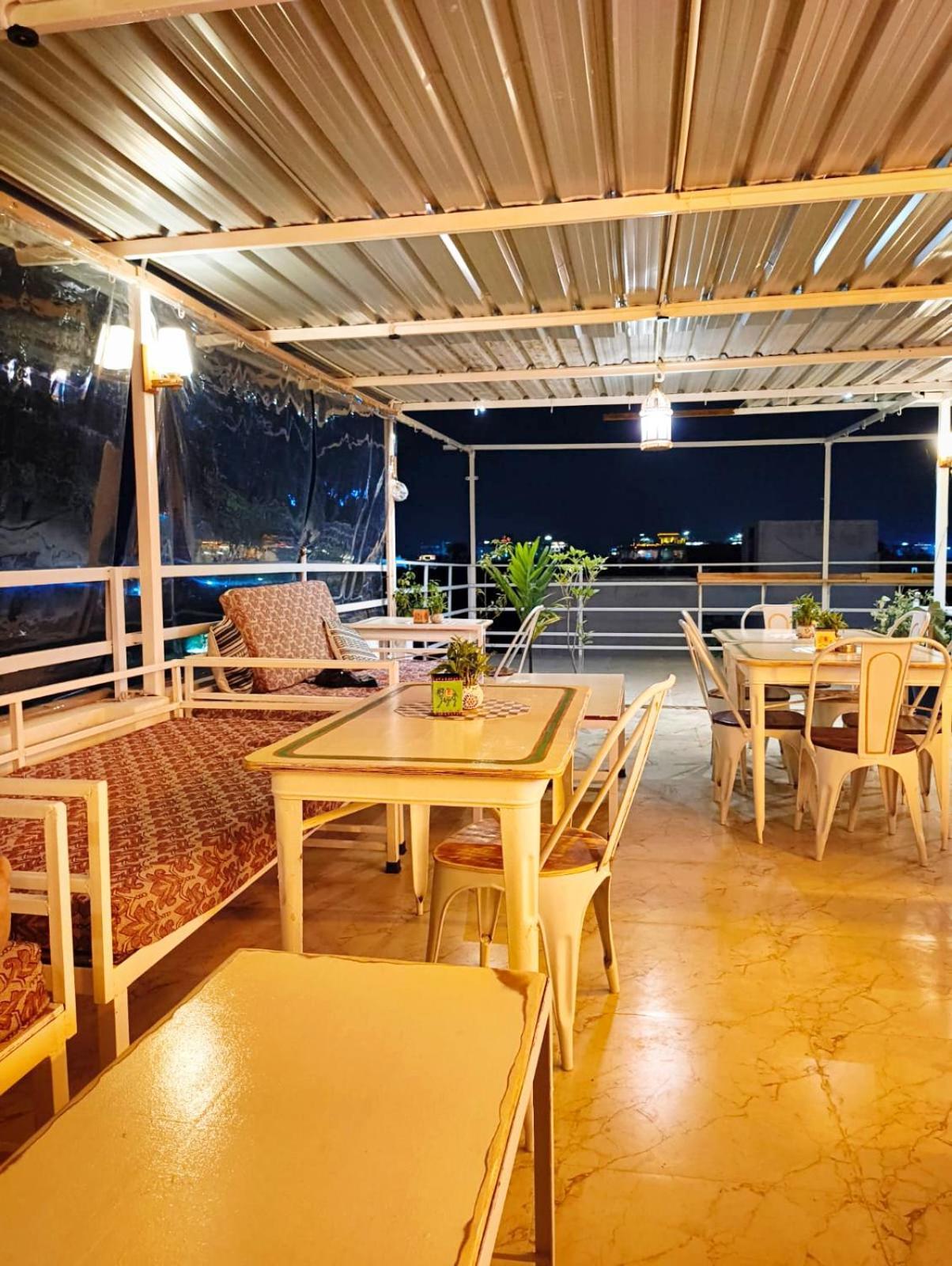 Rising Shemesh Home Stay Udaipur Exteriör bild