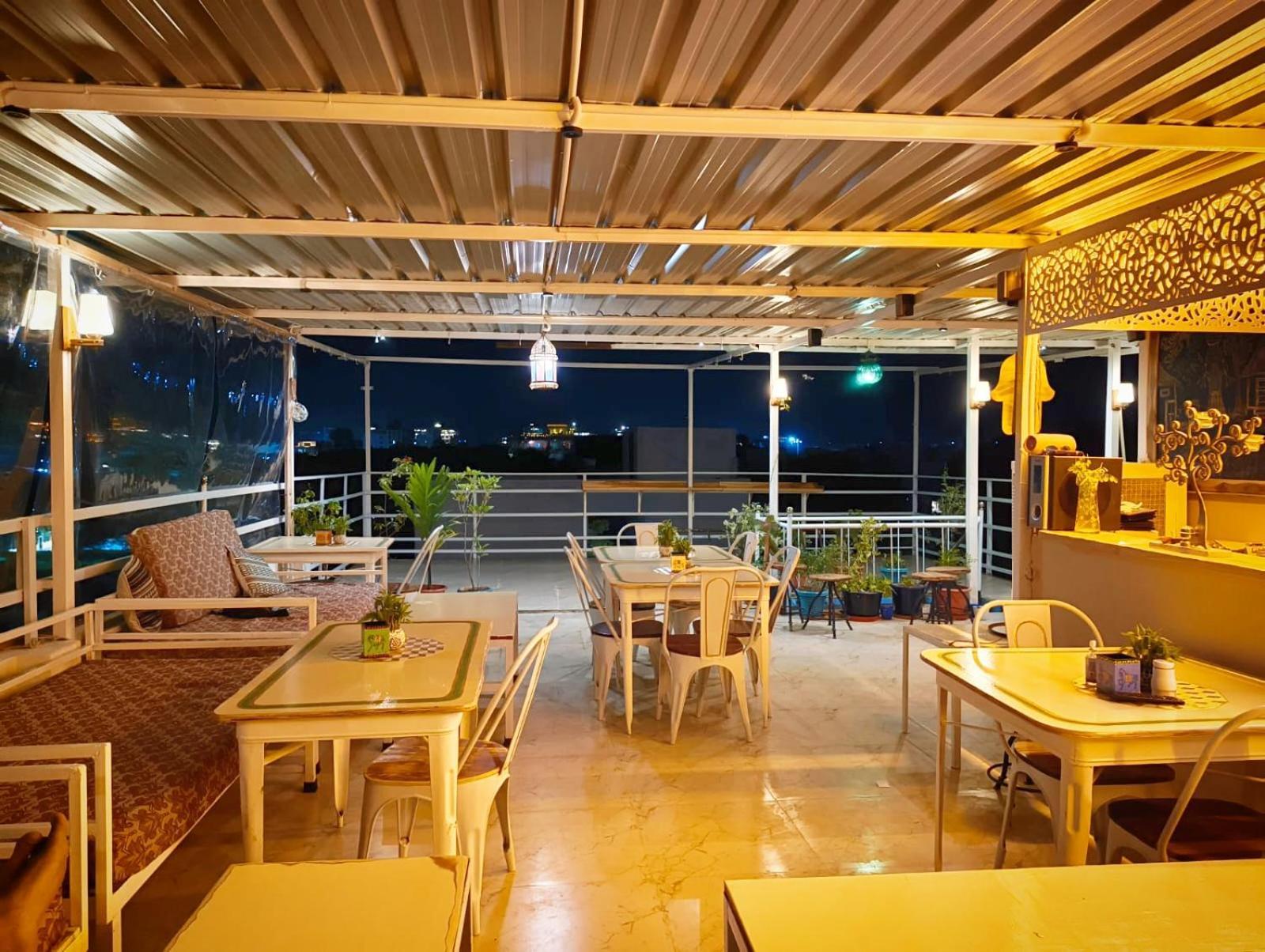 Rising Shemesh Home Stay Udaipur Exteriör bild