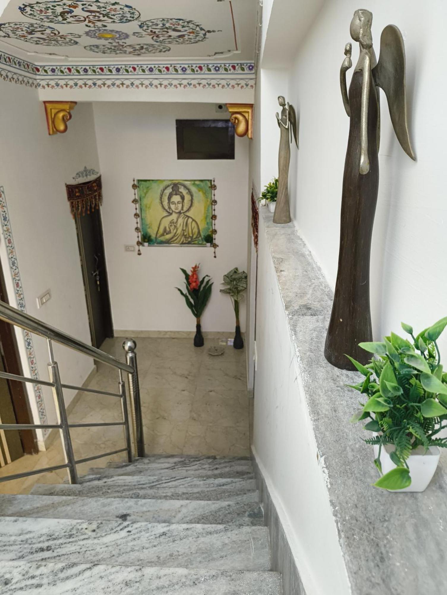 Rising Shemesh Home Stay Udaipur Exteriör bild