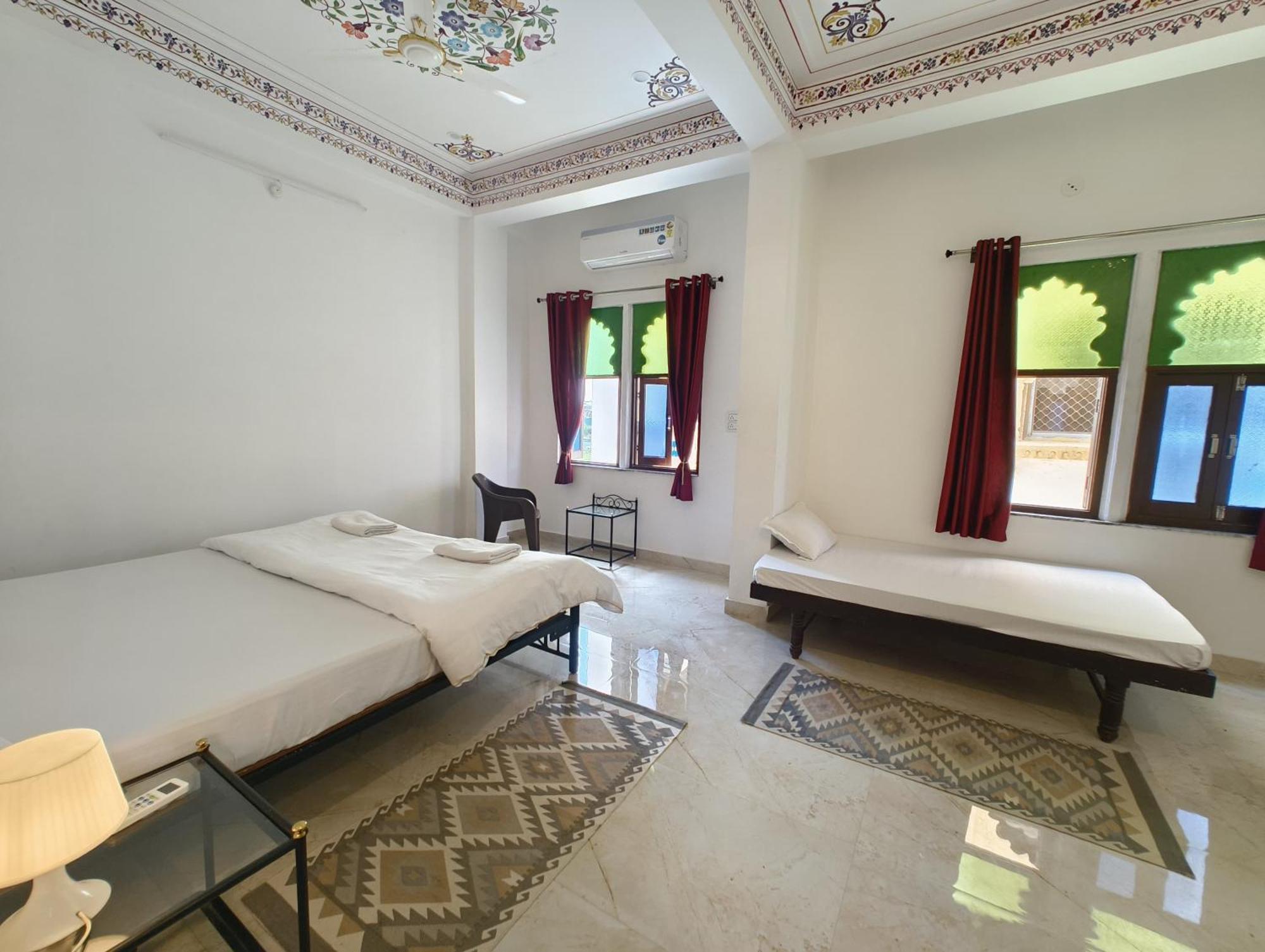 Rising Shemesh Home Stay Udaipur Exteriör bild