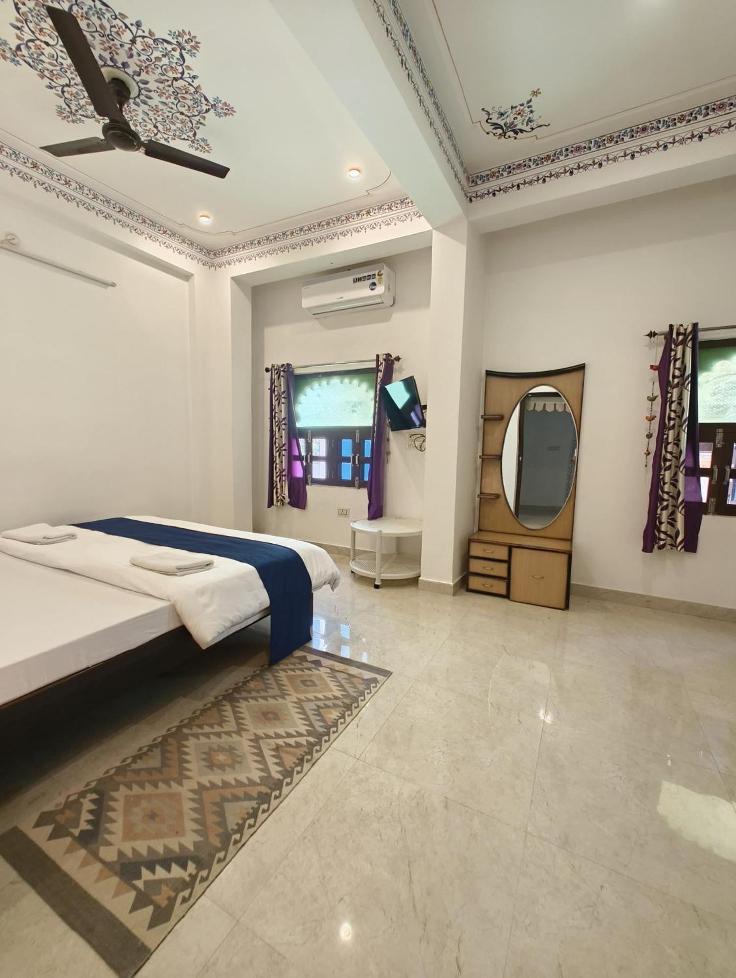 Rising Shemesh Home Stay Udaipur Exteriör bild