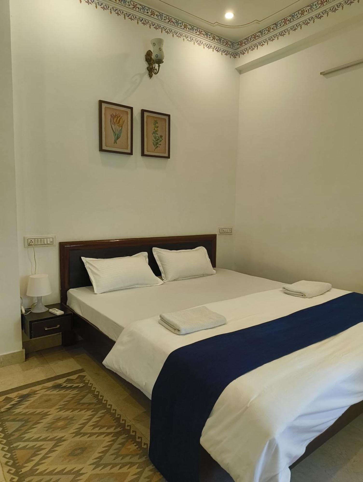 Rising Shemesh Home Stay Udaipur Exteriör bild